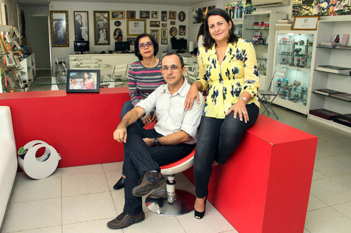 Empres�ria diversifica neg�cios para se manter no mercado