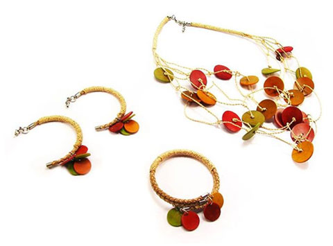 Bijuterias de semente e casca da Amaz�nia e do cerrado chegam � Europa