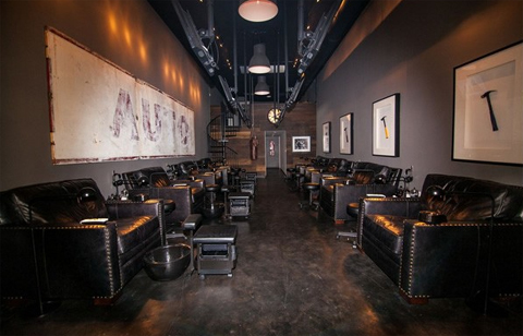 Americano cria sal�o de manicure voltado para o p�blico masculino